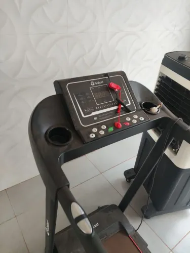 Esteira elétrica semi nova 