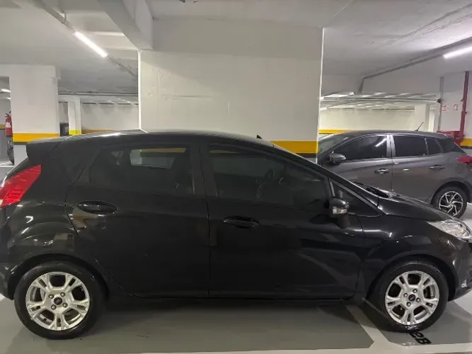 Ford Fiesta 1.6 16V Flex Aut. 5P 2015