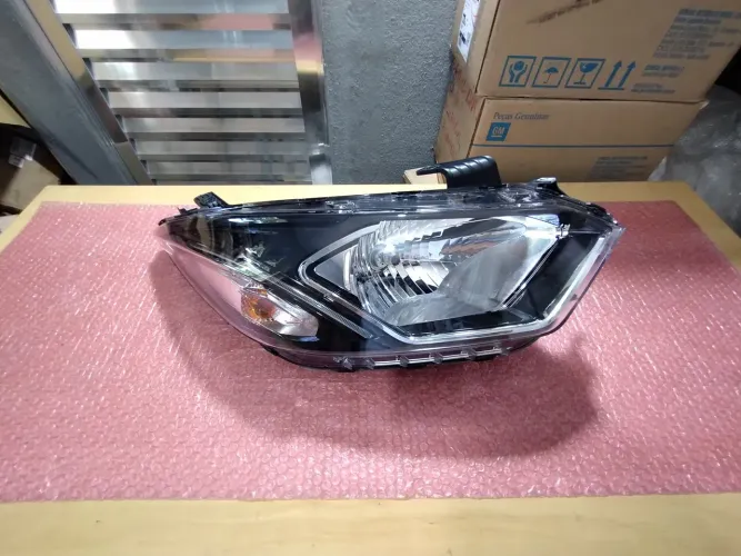Farol direito LED Onix prisma 2017 2019 original usado CD 390