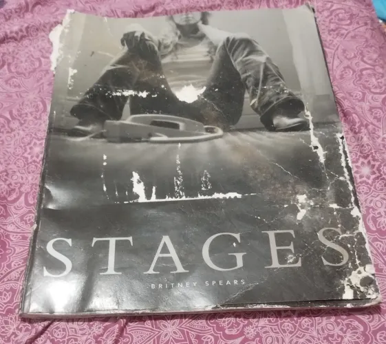 Livro Stages Britney Spears Leia o Anúncio 