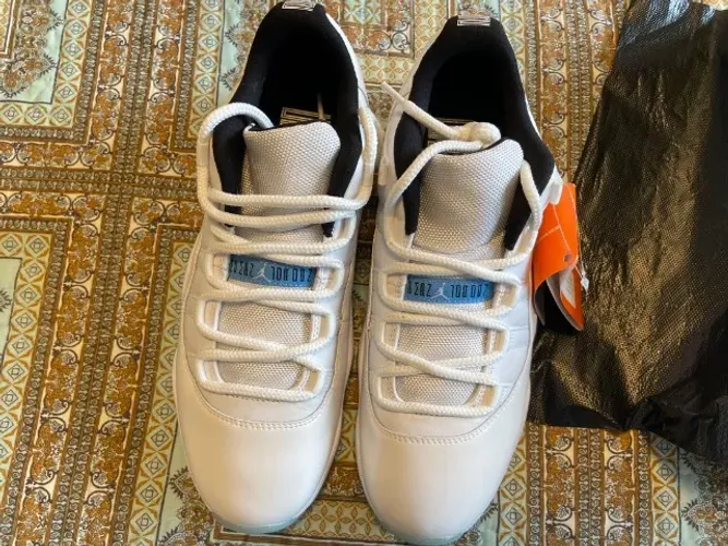 Air Jordan 11 Low Legend Blue