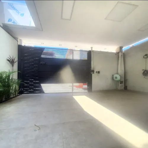 Vende-se Portão Basculante 4m com fechadura wifi