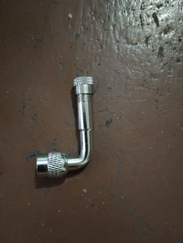 Adaptador para bico de pneu