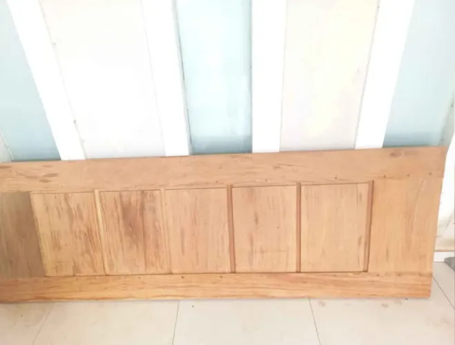 Vende-se porta em madeura angelim, nova, mede 2,08 de altura e 69,59 de largura.