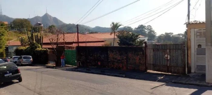 Terreno na Rua Isidoro Cambiasi, 27  350 m²