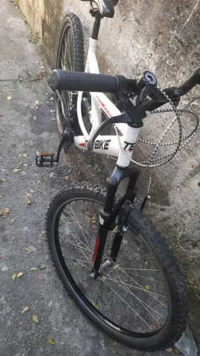 Bicicleta aro 26,dupla suspensao 18 marchas