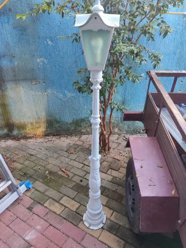 Poste de decoração para jardim