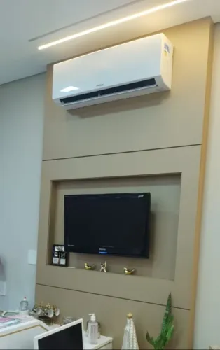 Painel de TV em MDF( Precisa de ajustes)