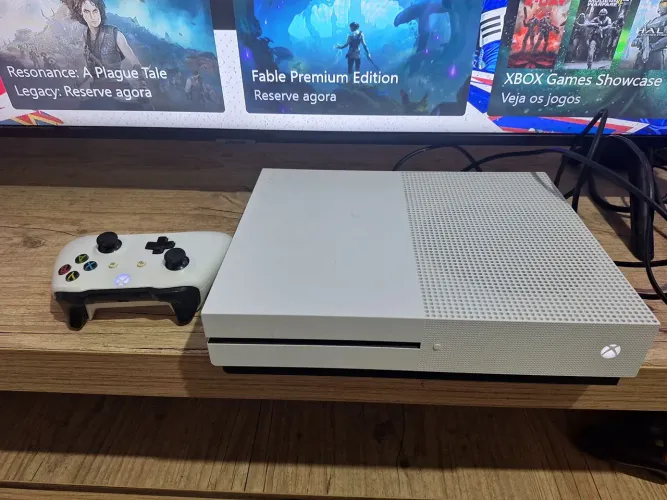 XBOX ONE S 500GB + CONTROLE ORIGINAL