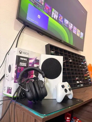 Xbox Series S 512GBssd + Controle c/ Headset