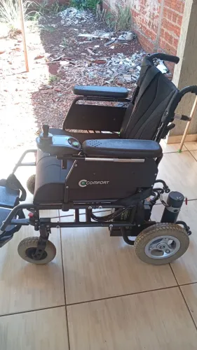 Cadeira de rodas motorizada 