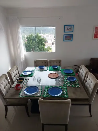 Mesa 8 lugares vai com 7 cadeiras