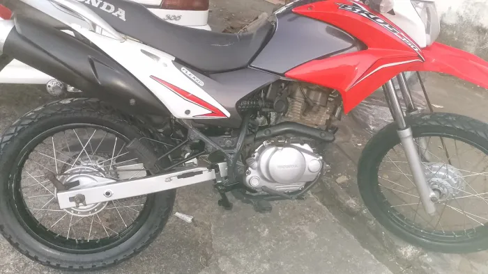 Moto boa revisada,2 pneus novos originais, placa Mercosul em dias