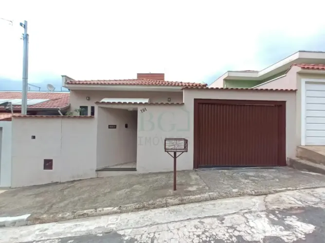 Casa à venda na zona Oeste de Poços de Caldas