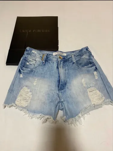 Short jeans lança perfume TAM 38/40