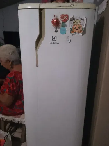 Vende se Duas geladeiras 280ltsUrgente