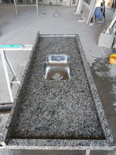 Pias de granito