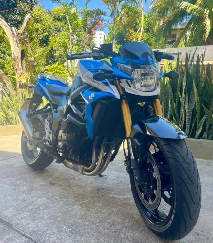 SUZUKI GSR750 ZA