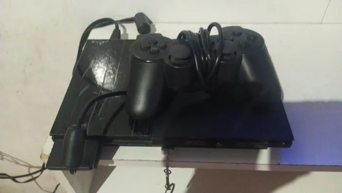 Estou vendendo PS2 com dois controles um memory card um pen drive e os cab