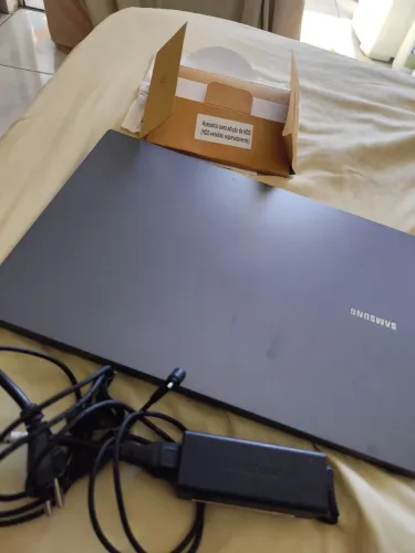 > Samsung Book i3 11ª Geração / 256GB SSD / Full HD / Semi-novo