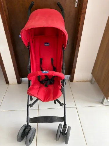 Carrinho Chicco modelo London vermelho lindo! Em ótimo estado !