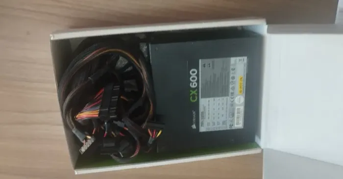 FONTE CORSAIR CX600 80 PLUS