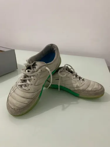 Chuteira de futsal umbro