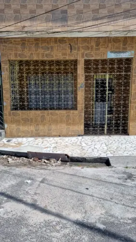 ALUGUE JÁ! CASA COM 3 QUARTOS EM BOA LOCALIZAÇÃO NA PEDREIRA - R$ 1.800