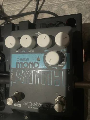 Pedal Baixo Mono Synth - Electro Harmonix