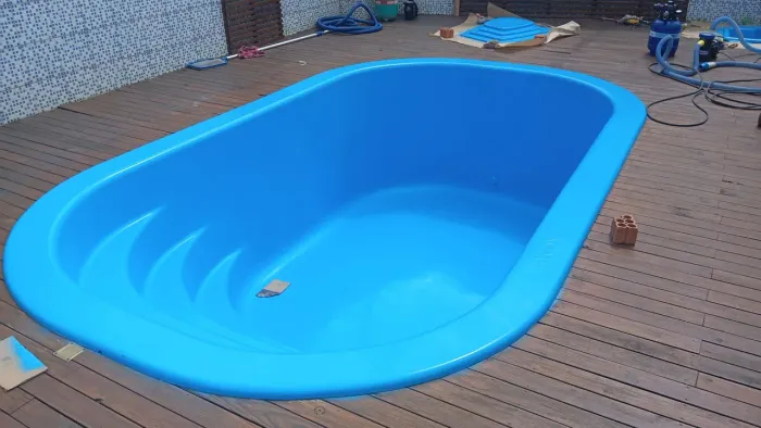 Piscina, lago, deck, hidráulica, pergolado e outros