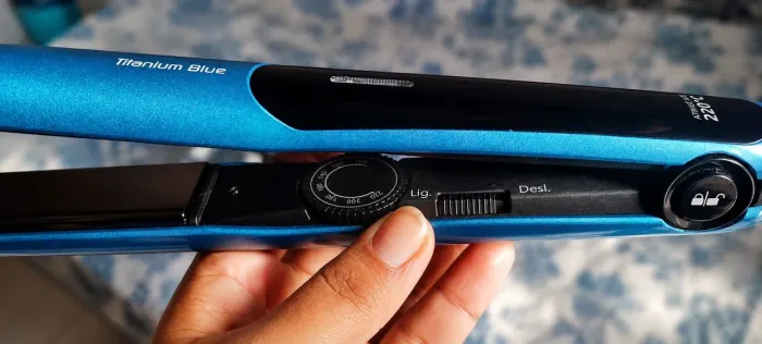 Prancha de cabelo Britânia Titanium BLUE