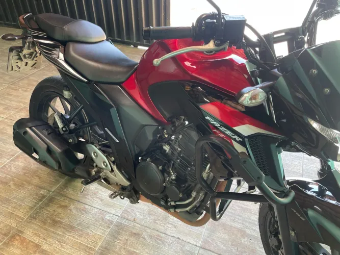 Moto fz 25