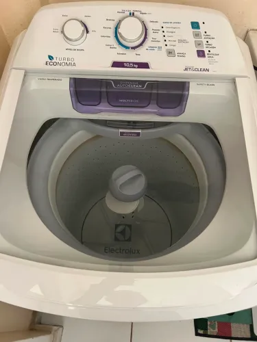 Máquina de lavar Eletrolux semi nova branca - 10,5 kg