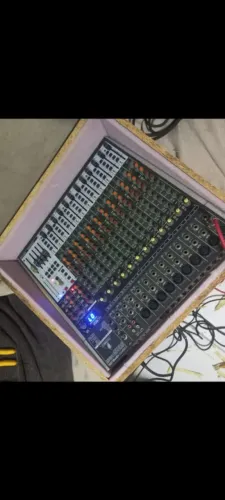 Mesa de som Beringher xenix 2442fx (Semi Nova)