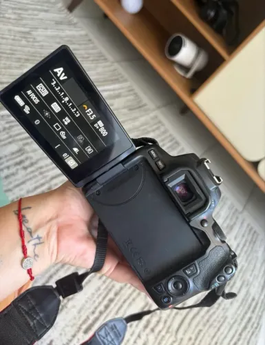 CANON EOS REBEL SL3 + LENTE 18-135MM À VENDA