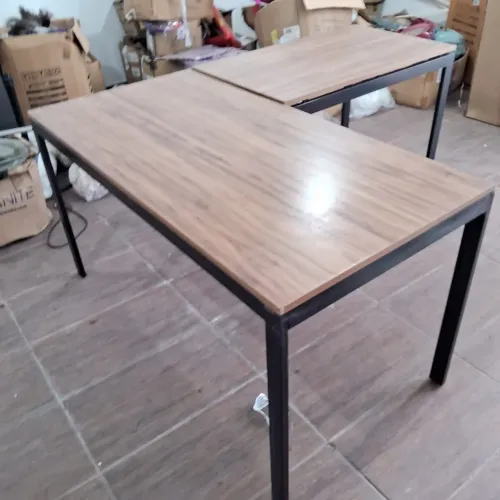 Mesa em madeira e metal estilo industrial