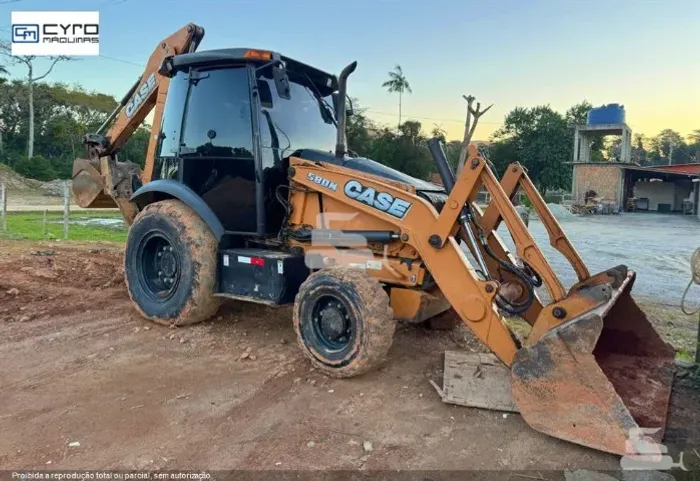 Retro Escavadeira Case 580N 2013 - 8500 HORAS