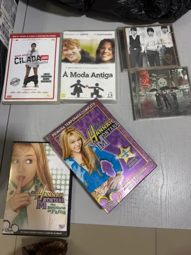DOAÇÃO Coleçao Hanna Montana Jonas Brothers DVD 