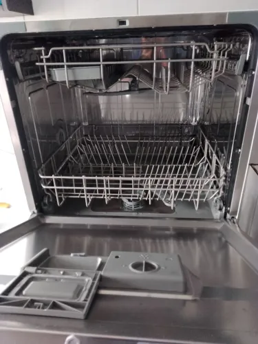 Vendo uma máquina de lavar louça nova uso de 1 mês