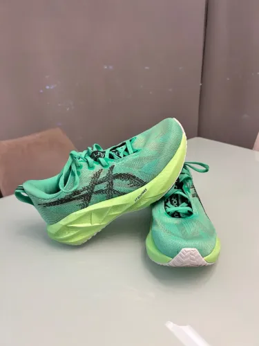 Tenis Novablast 5 feminino Tam 37