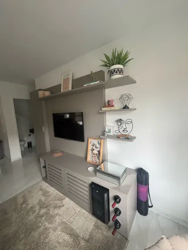Painel Home Theater Planejado Italínea com Rack, Adega e Armário Oculto