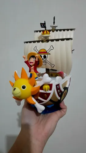 Figure One Piece - Luffy with Thousand Sunny