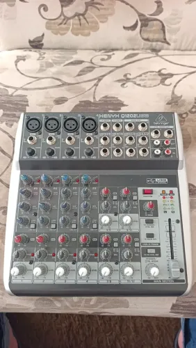 Mesa de som Behringer Xenyx Q1202 USB