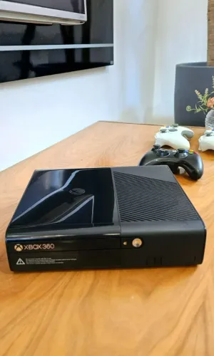 Xbox 360 Super Slim 500GB Desbloqueado 1 Controle Escolhe os jogos