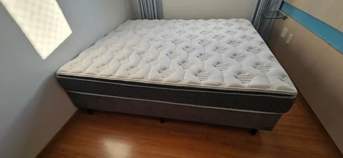 Cama Queen em perfeito estado, menos de um ano de uso. R$ 1200,00 