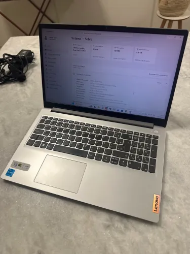 Notebook Lenovo I3 12th com 12 GB de RAM Com SSD 256gb com tela de 15?