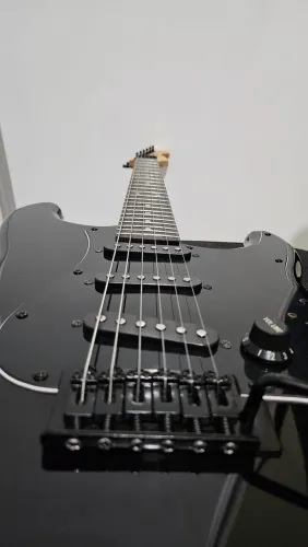 Guitarra Seven SGT-207 Strato Preta com Capa - Cordas Novas SG 010
