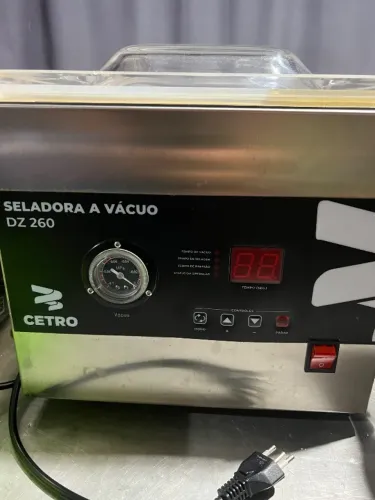 Embaladora/Seladora a vácuo, marca Cetro