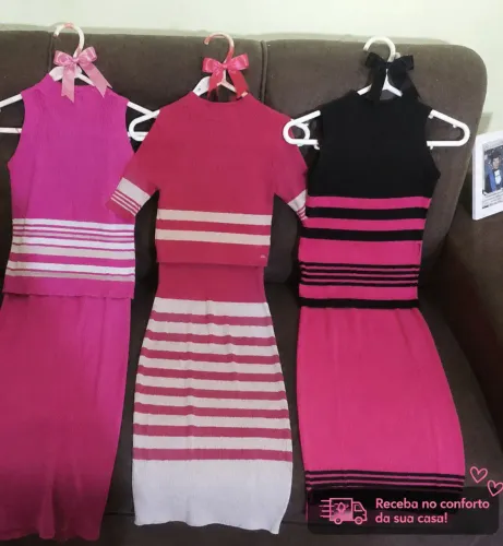 3 Conjuntos de saias e blusas