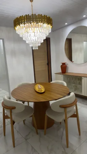 Mesa com 4 cadeiras